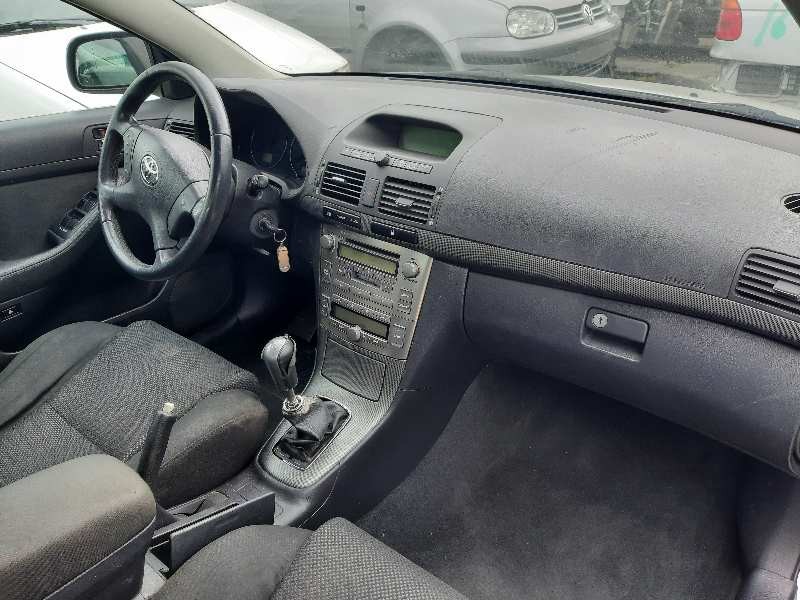 toyota avensis berlina (t25) del año 2003