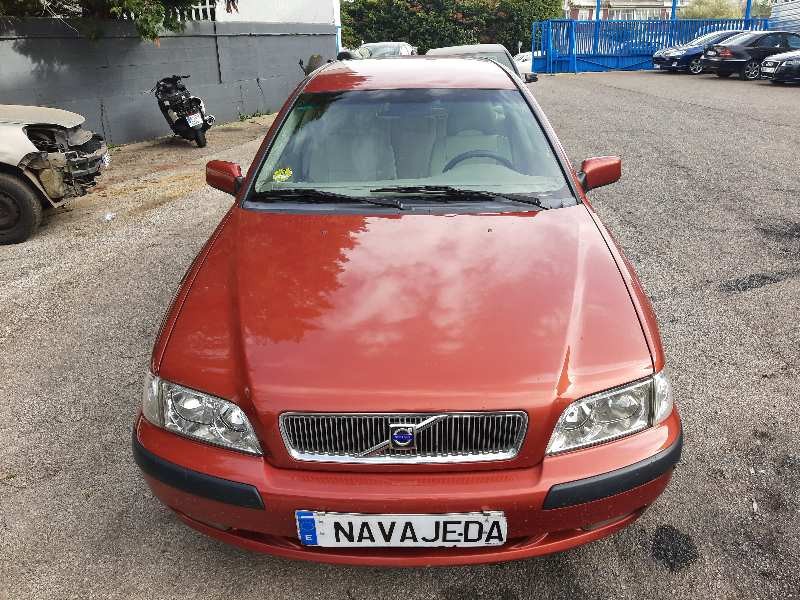 volvo v40 familiar del año 2001