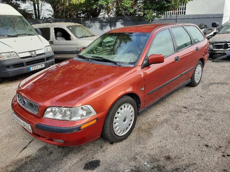 volvo v40 familiar del año 2001