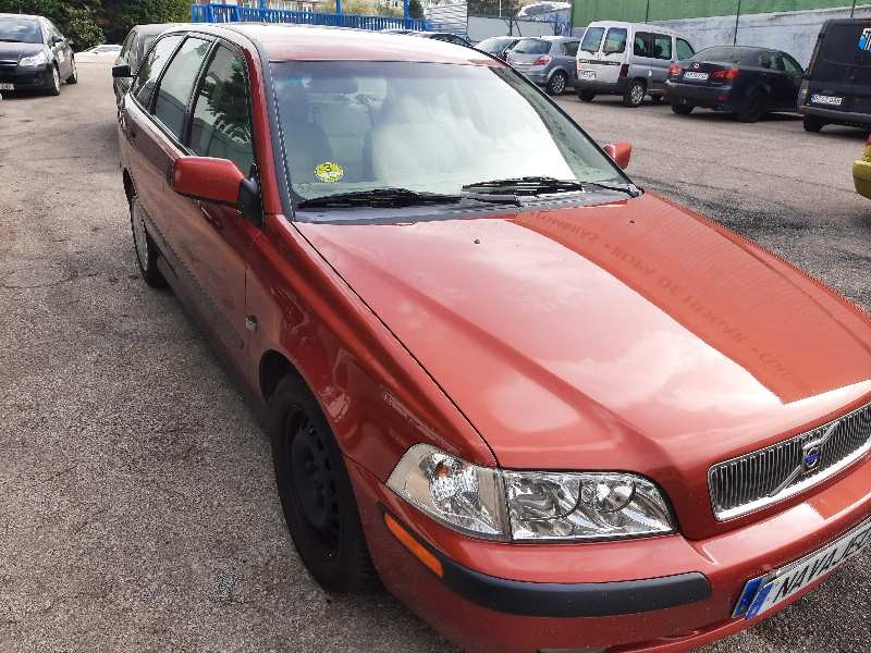 volvo v40 familiar del año 2001
