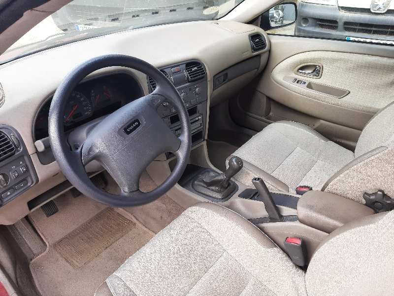 volvo v40 familiar del año 2001