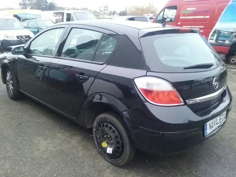 opel astra h berlina del año 2004
