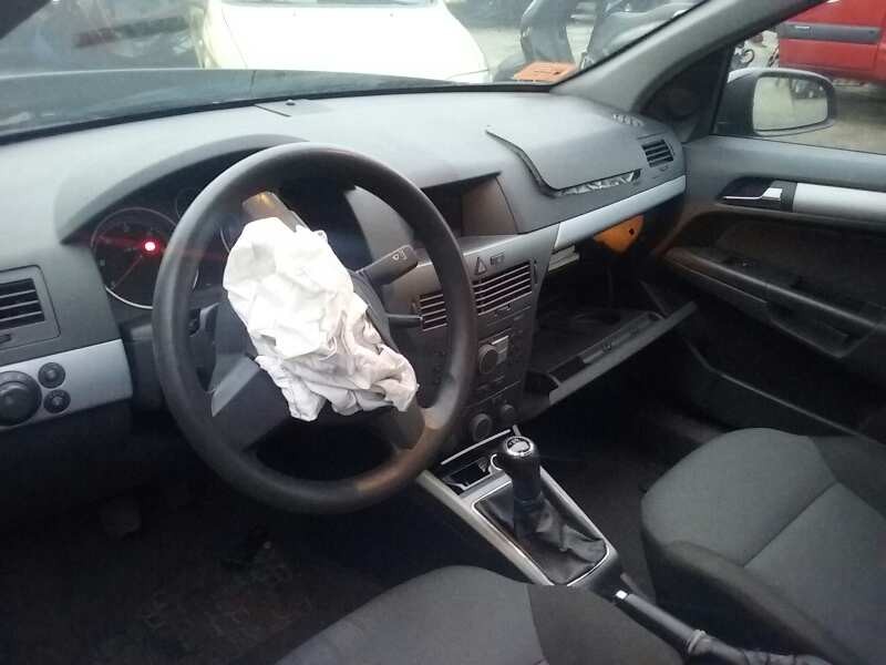 opel astra h berlina del año 2004
