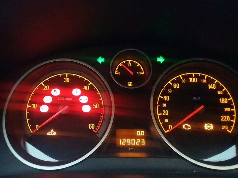 opel astra h berlina del año 2004