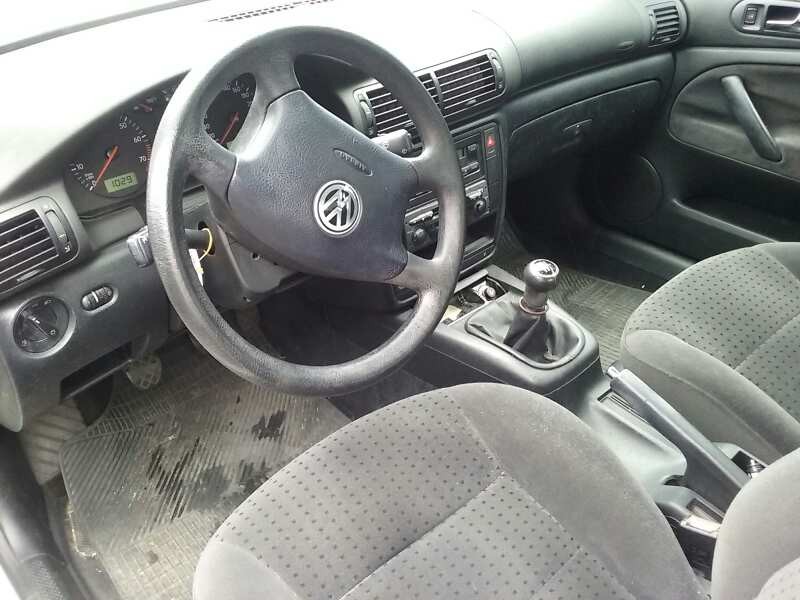 volkswagen passat berlina (3b2) del año 1996