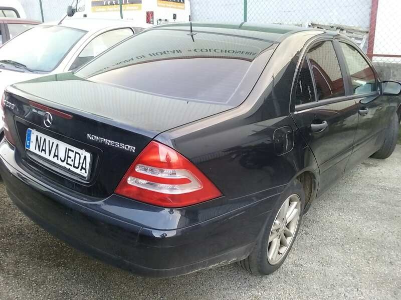 mercedes-benz clase c (w203) berlina del año 2002