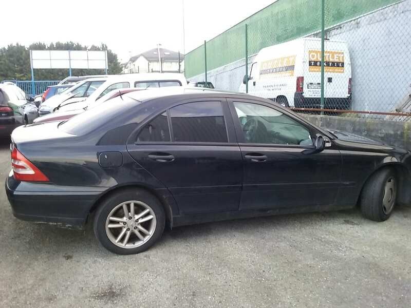 mercedes-benz clase c (w203) berlina del año 2002
