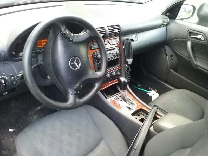 mercedes-benz clase c (w203) berlina del año 2002