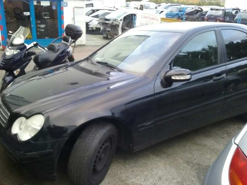 mercedes-benz clase c (w203) berlina del año 2002