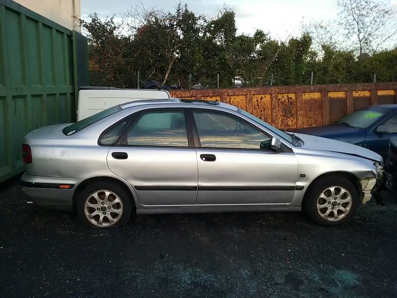 volvo s40 berlina del año 1999