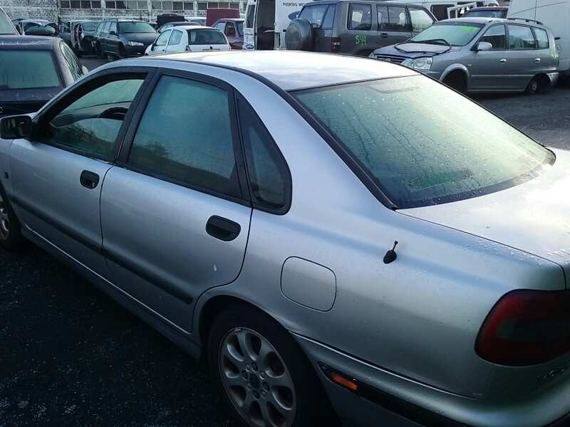 volvo s40 berlina del año 1999