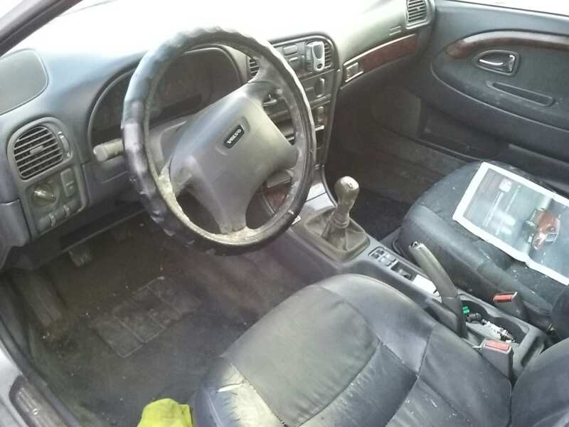 volvo s40 berlina del año 1999