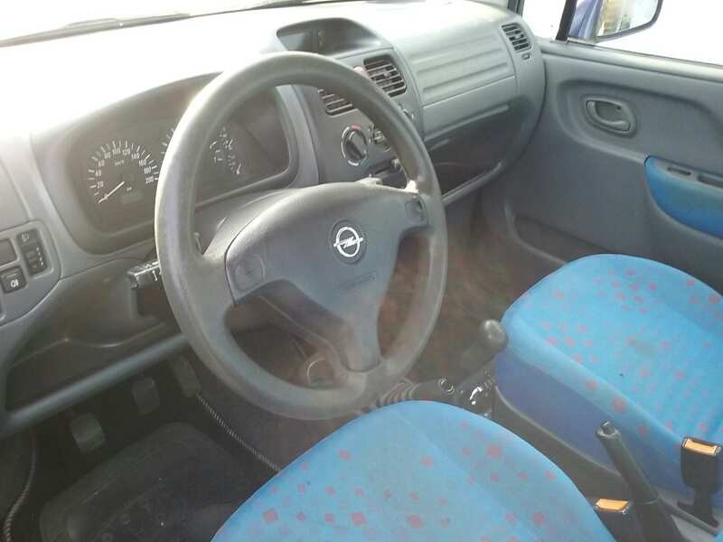 opel agila del año 2000