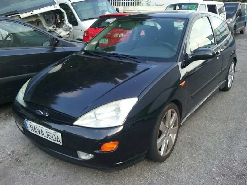 ford focus berlina (cak) del año 2000
