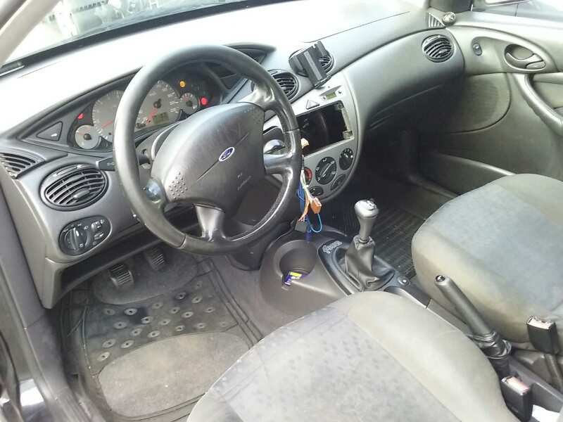 ford focus berlina (cak) del año 2000