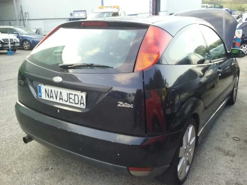 ford focus berlina (cak) del año 2000