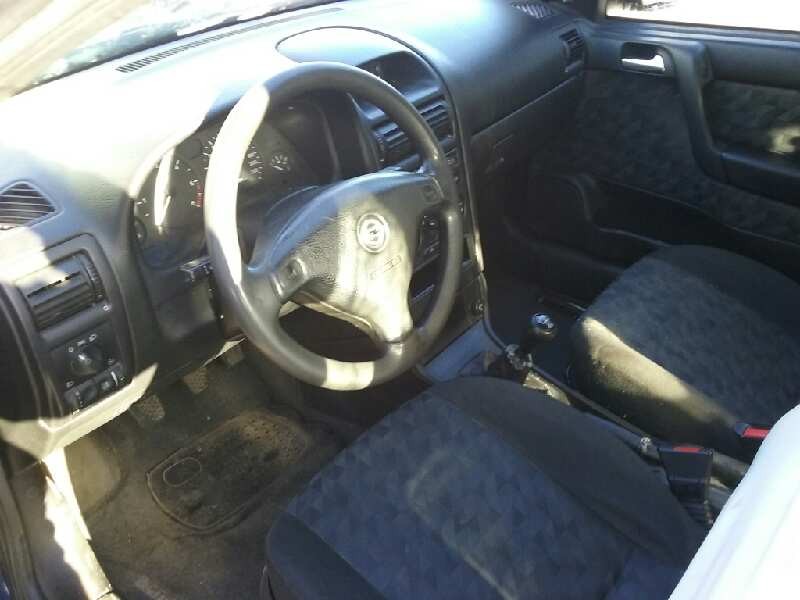 opel astra g berlina del año 1999