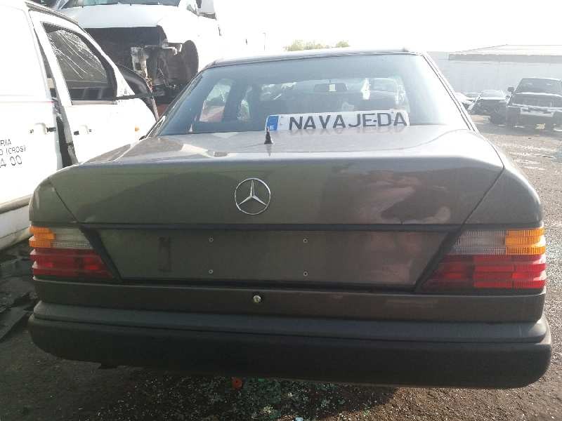mercedes-benz clase e (w124) berlina del año 1989