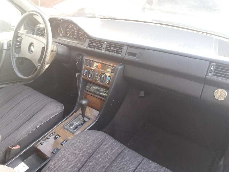 mercedes-benz clase e (w124) berlina del año 1989