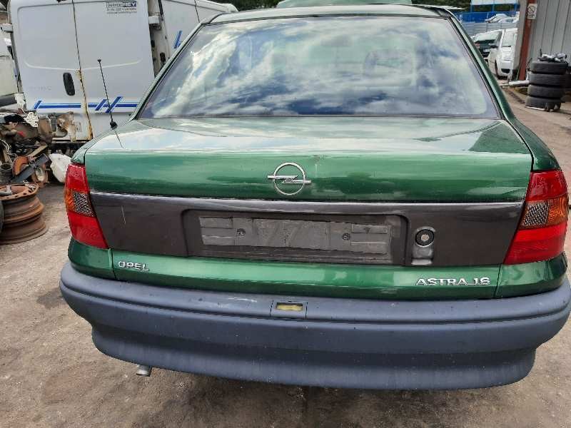 opel astra f berlina del año 1996