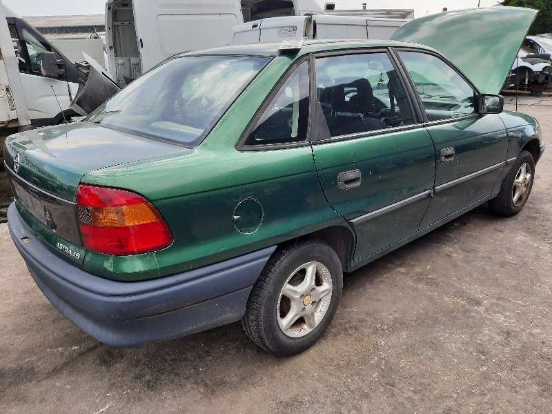opel astra f berlina del año 1996