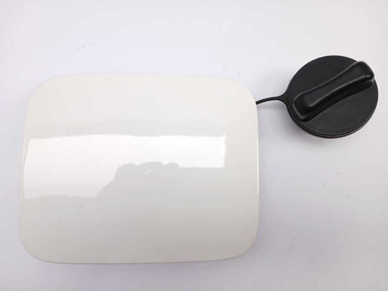 Recambio de tapa exterior combustible para nissan juke (f15) 1.2 dig-t referencia OEM IAM G88301KAMA  