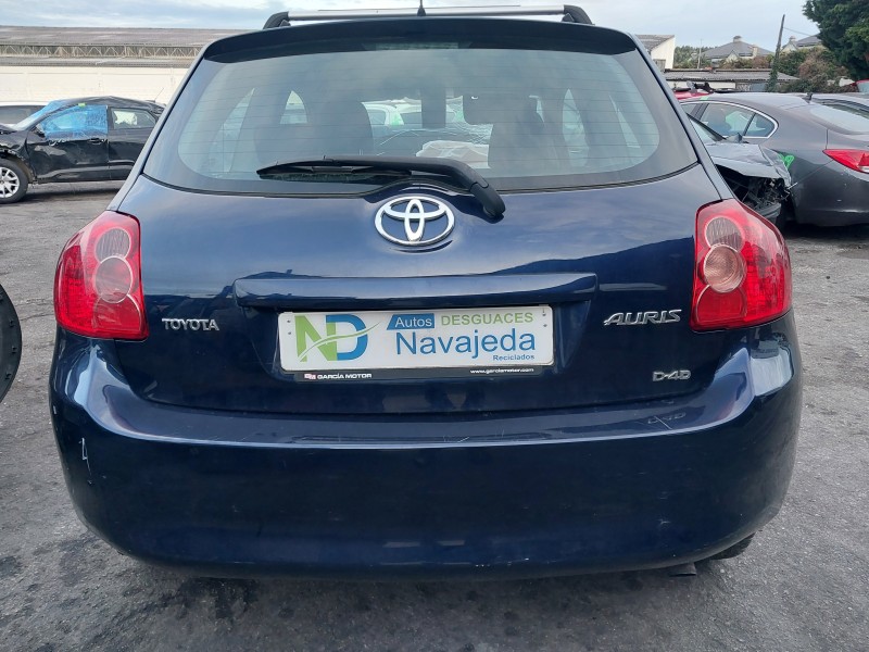toyota auris (_e15_) del año 2008