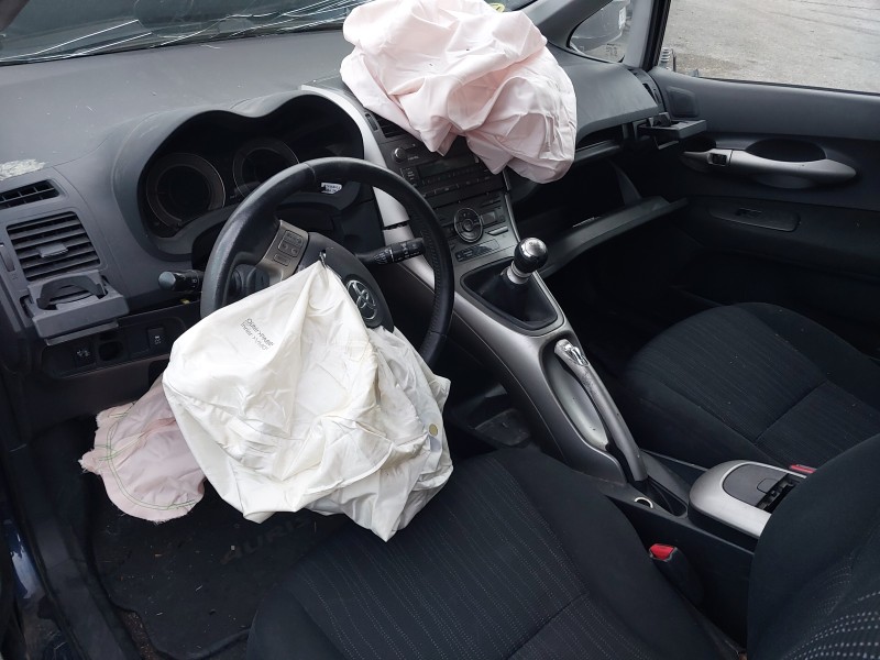 toyota auris (_e15_) del año 2008