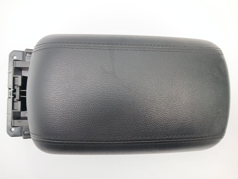 Recambio de apoyabrazos central para kia carens iv 1.7 crdi referencia OEM IAM 84666A4002  