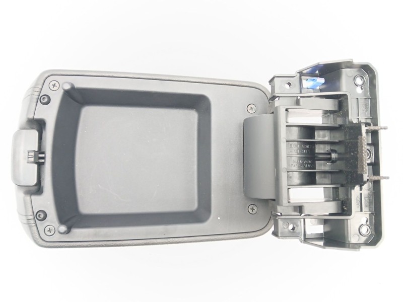 Recambio de apoyabrazos central para kia carens iv 1.7 crdi referencia OEM IAM 84666A4002  