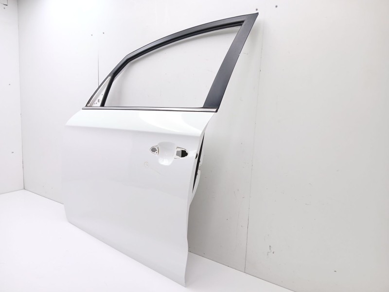 Recambio de puerta delantera izquierda para kia carens iv 1.7 crdi referencia OEM IAM   