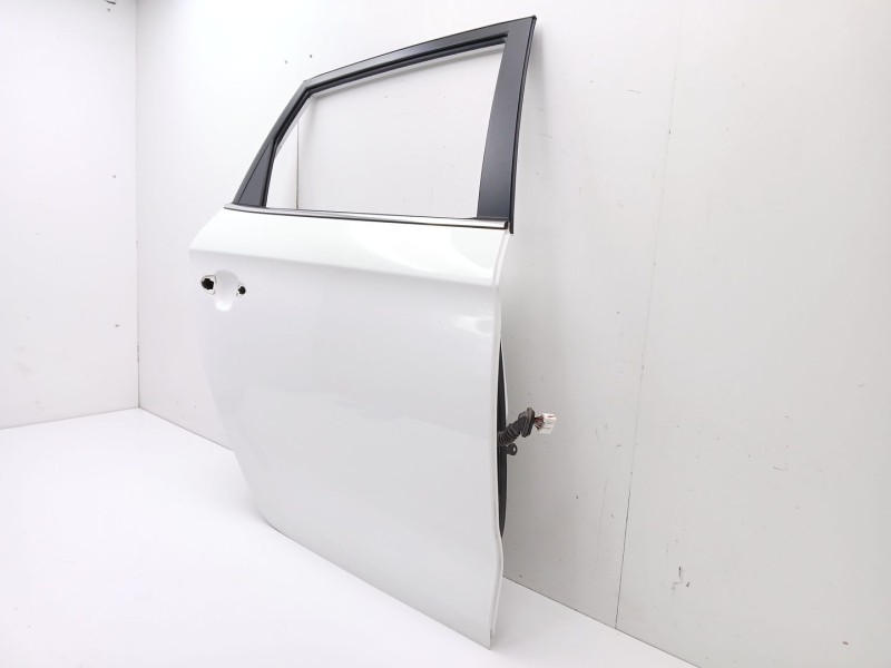 Recambio de puerta trasera derecha para kia carens iv 1.7 crdi referencia OEM IAM   