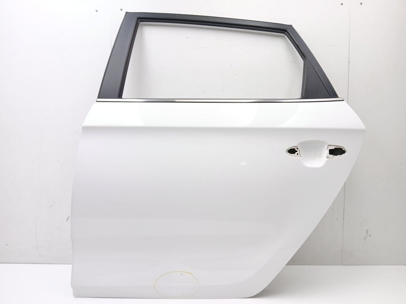 Recambio de puerta trasera izquierda para kia carens iv 1.7 crdi referencia OEM IAM   