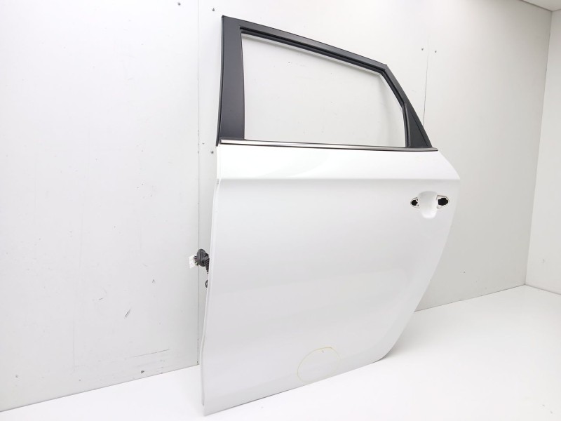 Recambio de puerta trasera izquierda para kia carens iv 1.7 crdi referencia OEM IAM   