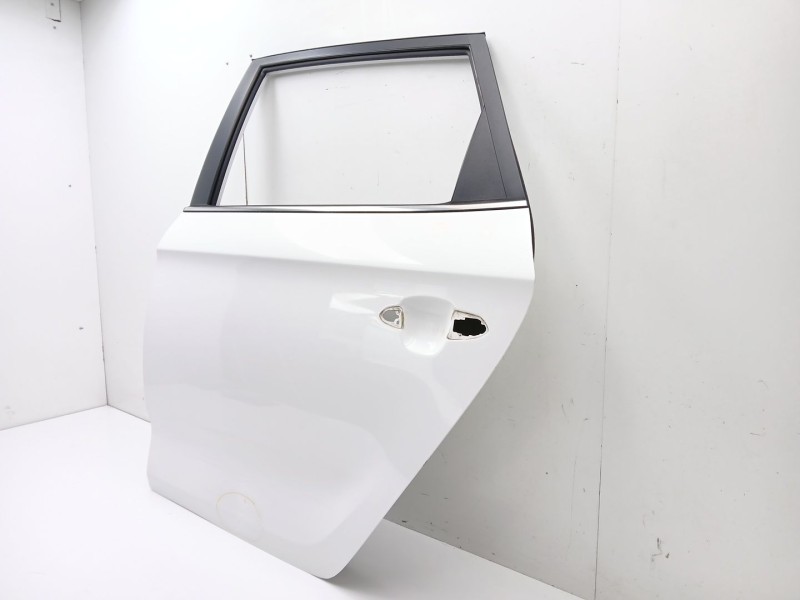 Recambio de puerta trasera izquierda para kia carens iv 1.7 crdi referencia OEM IAM   