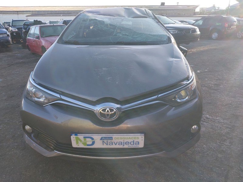 toyota auris (_e18_) del año 2017