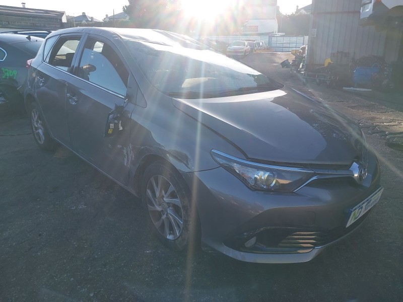 toyota auris (_e18_) del año 2017