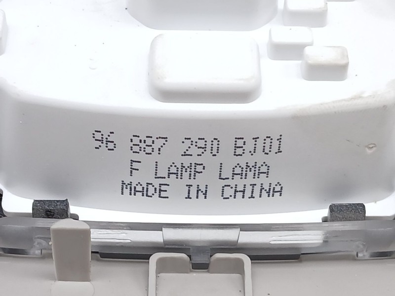 Recambio de luz interior para citroën c4 cactus 1.2 thp 110 referencia OEM IAM 96887290BJ  9825205380