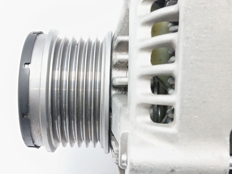 Recambio de alternador para land rover discovery iv (l319) 2.7 td 4x4 referencia OEM IAM LR013843  