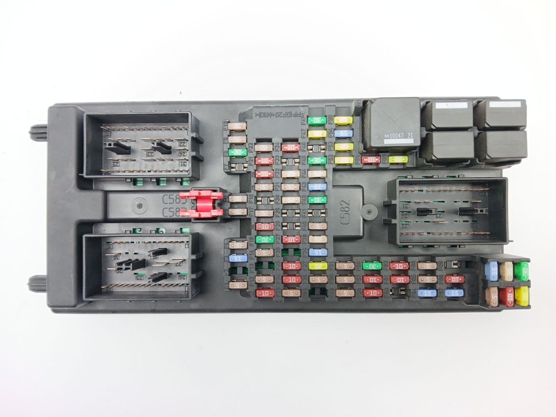 Recambio de caja reles / fusibles para land rover discovery iv (l319) 2.7 td 4x4 referencia OEM IAM AH2214F041AF  