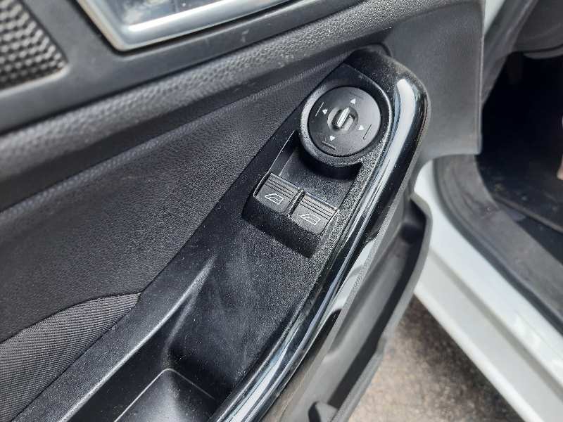 ford fiesta (ccn) del año 2013