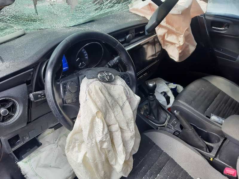 toyota auris del año 2015