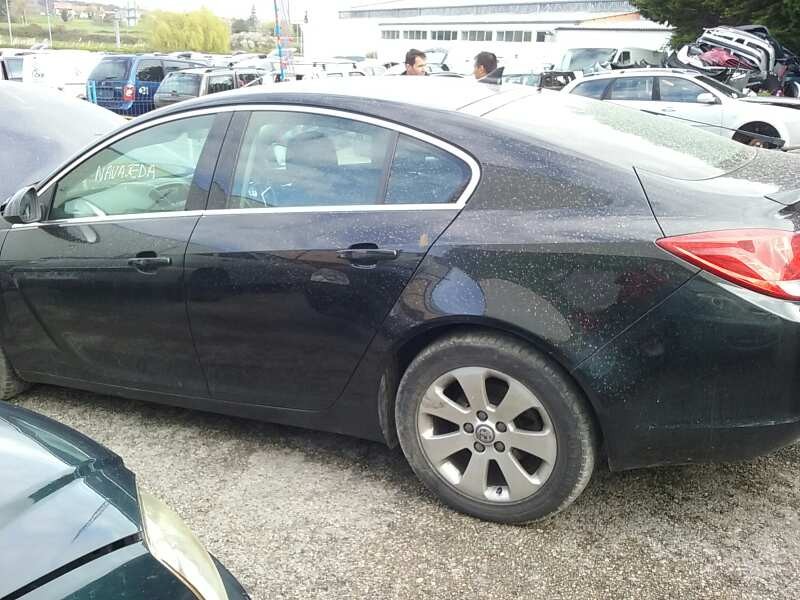 opel insignia berlina del año 2011