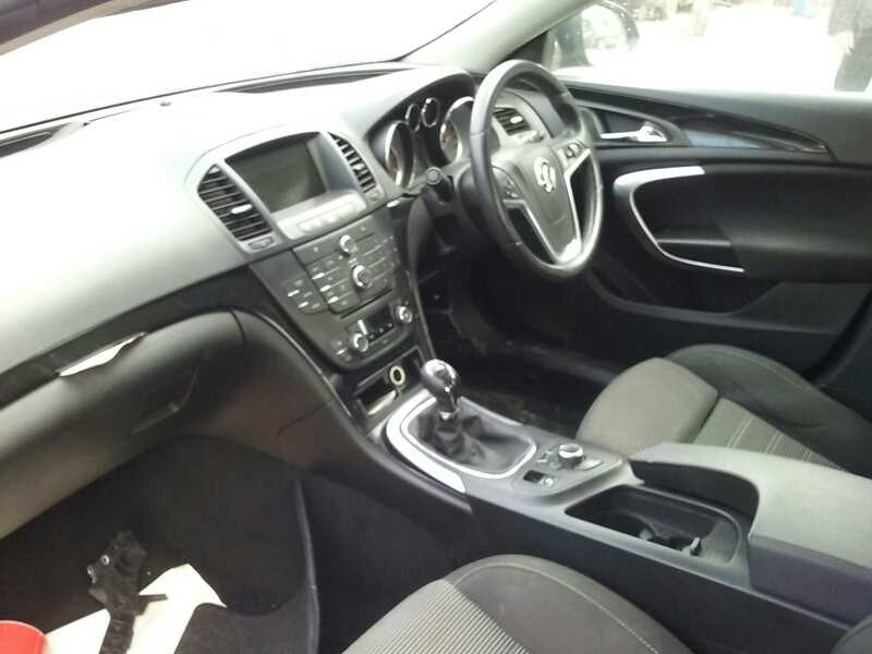 opel insignia berlina del año 2011