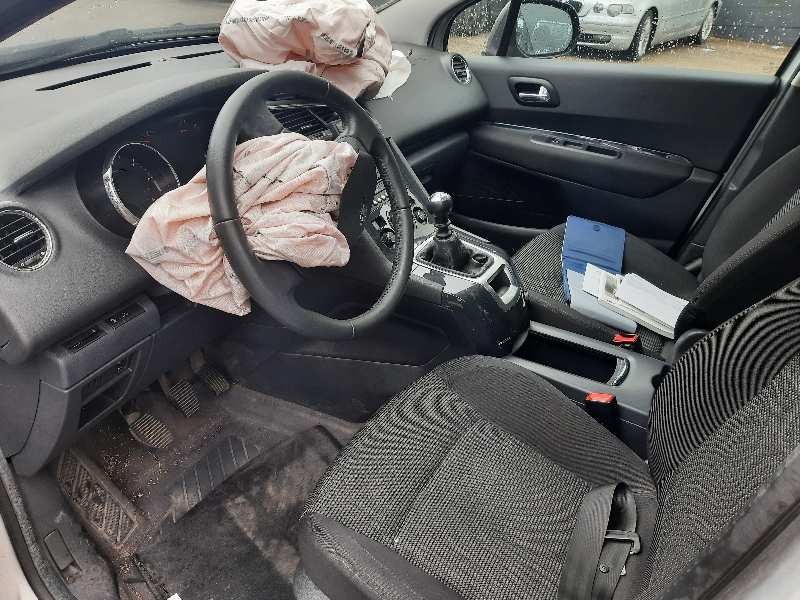 peugeot 5008 del año 2011