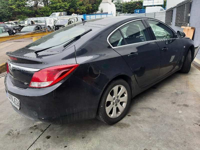 opel insignia berlina del año 2011