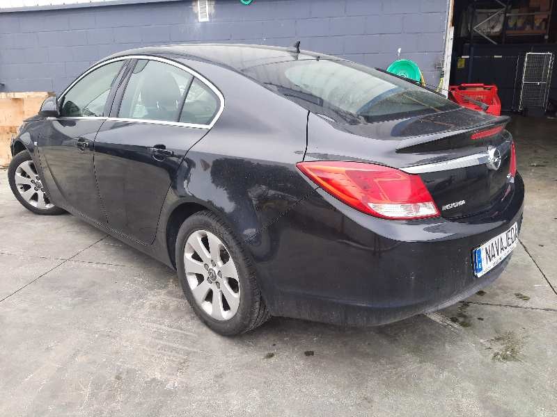 opel insignia berlina del año 2011