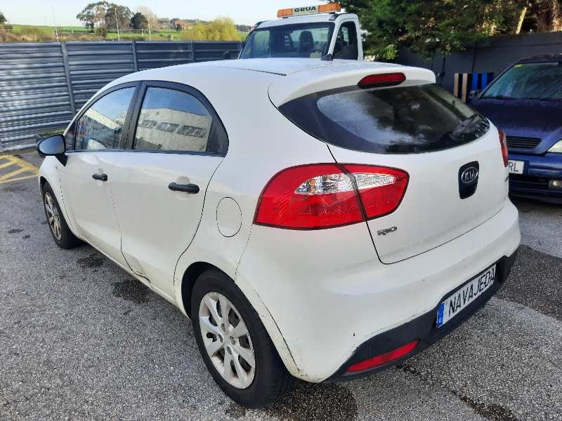 kia rio del año 2012