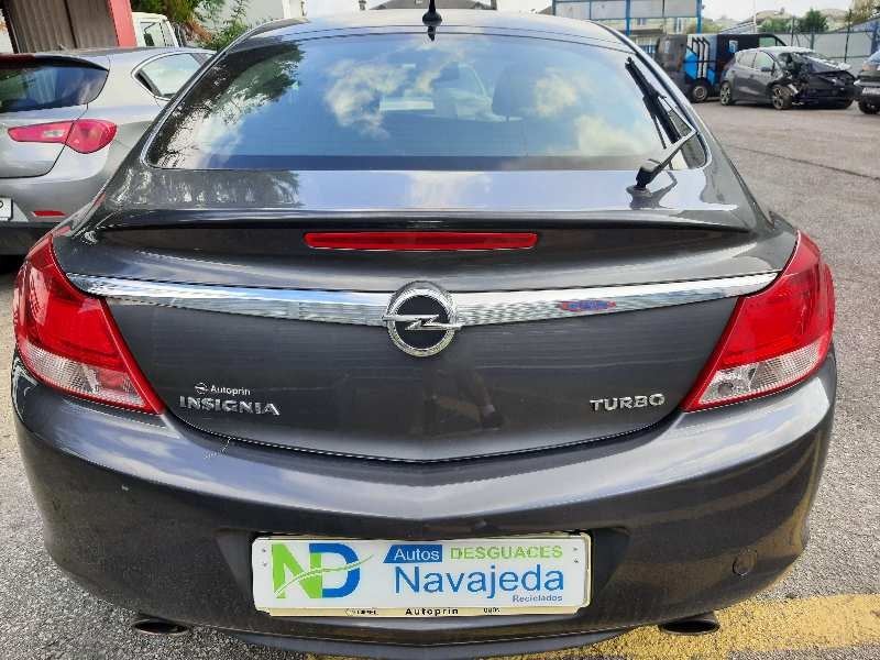 opel insignia berlina del año 2010