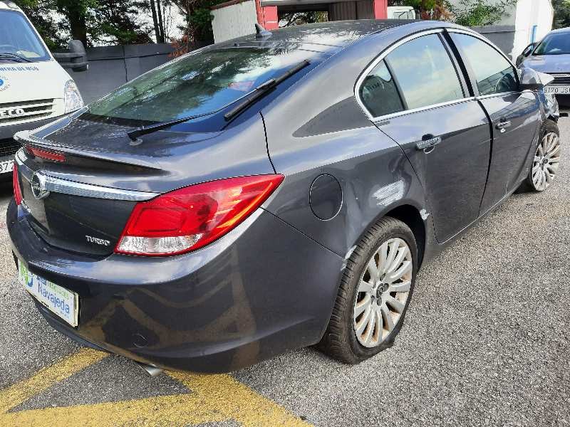 opel insignia berlina del año 2010